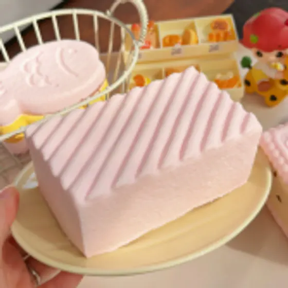 粉色长崎蛋糕